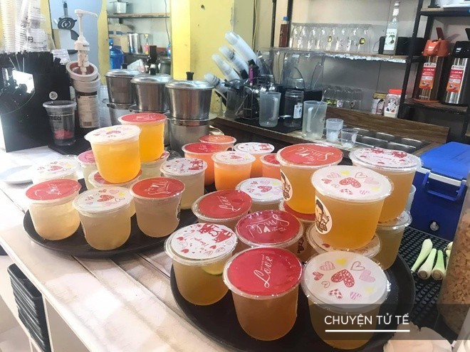 Hàng trăm phần đồ uống được chuẩn bị. Ảnh: FBNV Hàng trăm phần đồ uống được chuẩn bị. Ảnh: FBNV
