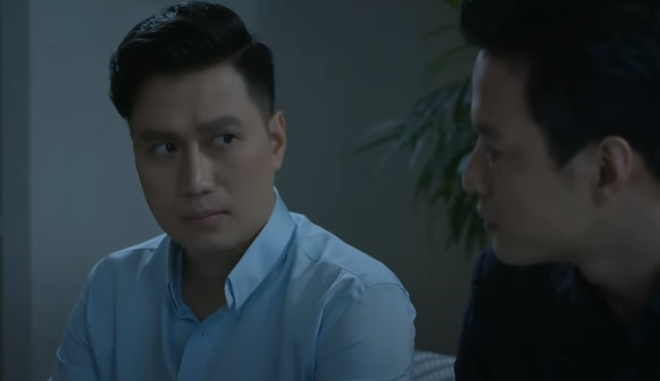 Kiên nói chuyện với Hoàng về việc trả thù. Ảnh: chụp màn hình