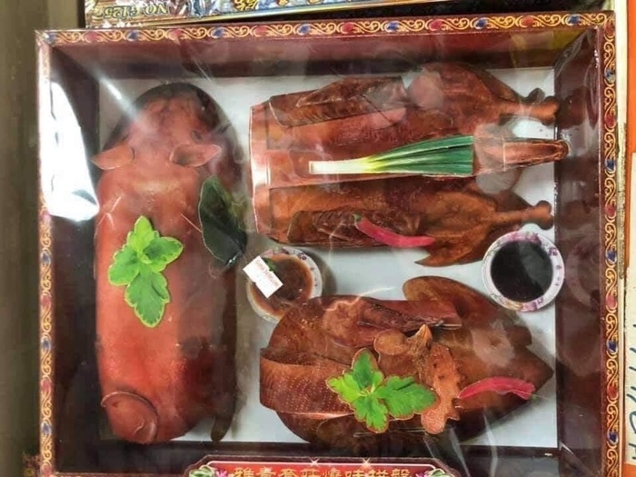 Đặc biệt trong giới kinh doanh, làm ăn, những dịp này thường không tiếc tiền đốt mã. Ảnh: NLĐ Đặc biệt trong giới kinh doanh, làm ăn, những dịp này thường không tiếc tiền đốt mã. Ảnh: NLĐ
