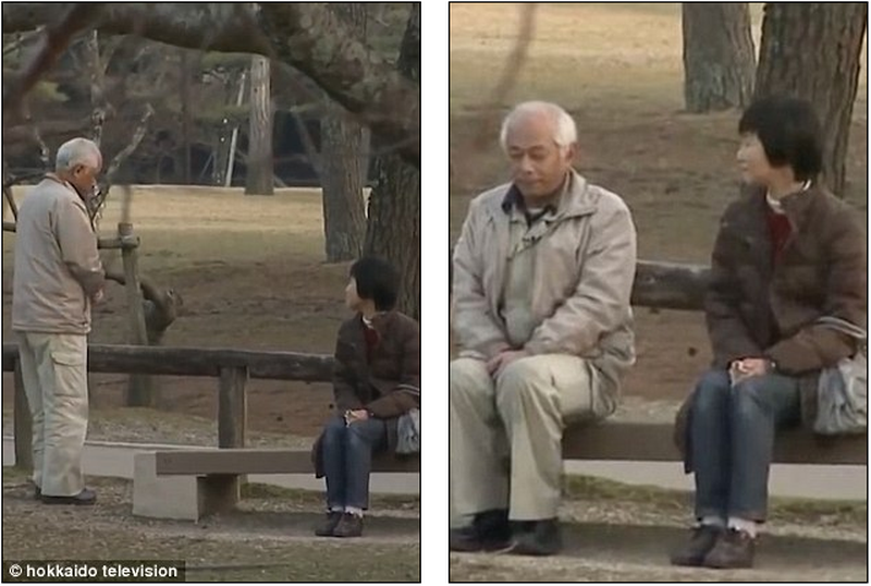 Sau đó, các con của cả hai đã nghĩ cách để hàn gắn bố mẹ mình. Khi người chồng nói câu đầu tiên với vợ của mình sao 2 thập kỉ, các con của ông hạnh phúc đến mức òa khóc. Ảnh: Daily Mail