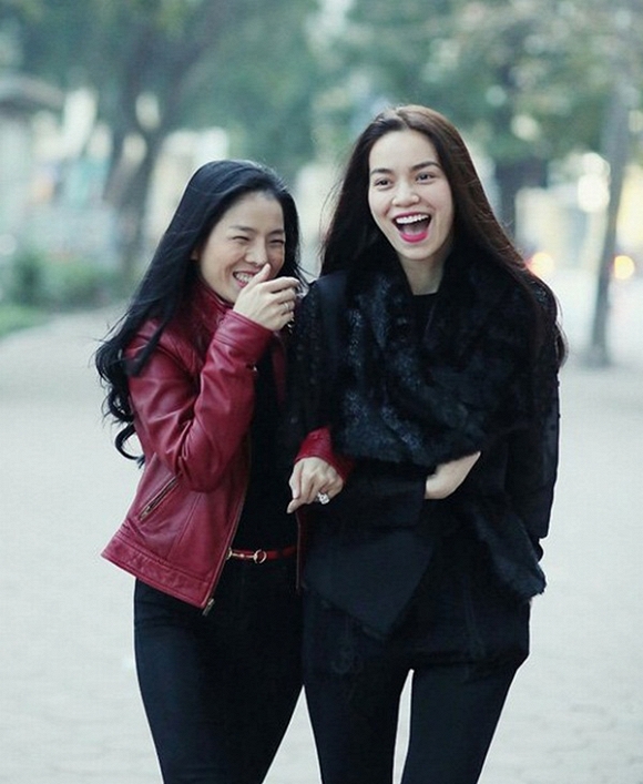 Tin giải trí hot trưa 5/3: Hương Giang nghi vấn chia tay CEO Matt Liu, Hà Hồ - Lệ Quyên khó chịu khi chung thảm đỏ - Ảnh 2 Tin giải trí hot trưa 5/3: Hương Giang nghi vấn chia tay CEO Matt Liu, Hà Hồ - Lệ Quyên khó chịu khi chung thảm đỏ - Ảnh 2