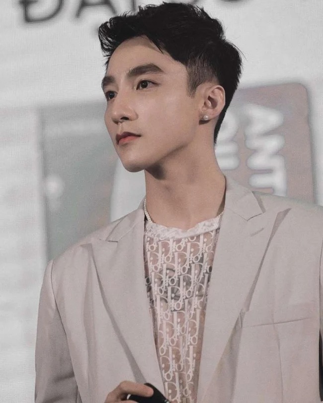 Tin giải trí hot 5/4: Vũ Khắc Tiệp lên đồ như vợ chồng với Ngọc Trinh, Sơn Tùng lại tái xuất với trạng thái bất cần - Ảnh 2 Tin giải trí hot 5/4: Vũ Khắc Tiệp lên đồ như vợ chồng với Ngọc Trinh, Sơn Tùng lại tái xuất với trạng thái bất cần - Ảnh 2