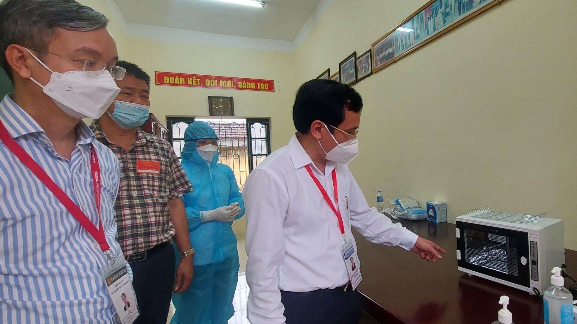 Phòng thi tốt nghiệp THPT đặc biệt: 3 cán bộ coi thi duy nhất 1 thí sinh 2 Phòng thi tốt nghiệp THPT đặc biệt: 3 cán bộ coi thi duy nhất 1 thí sinh 2