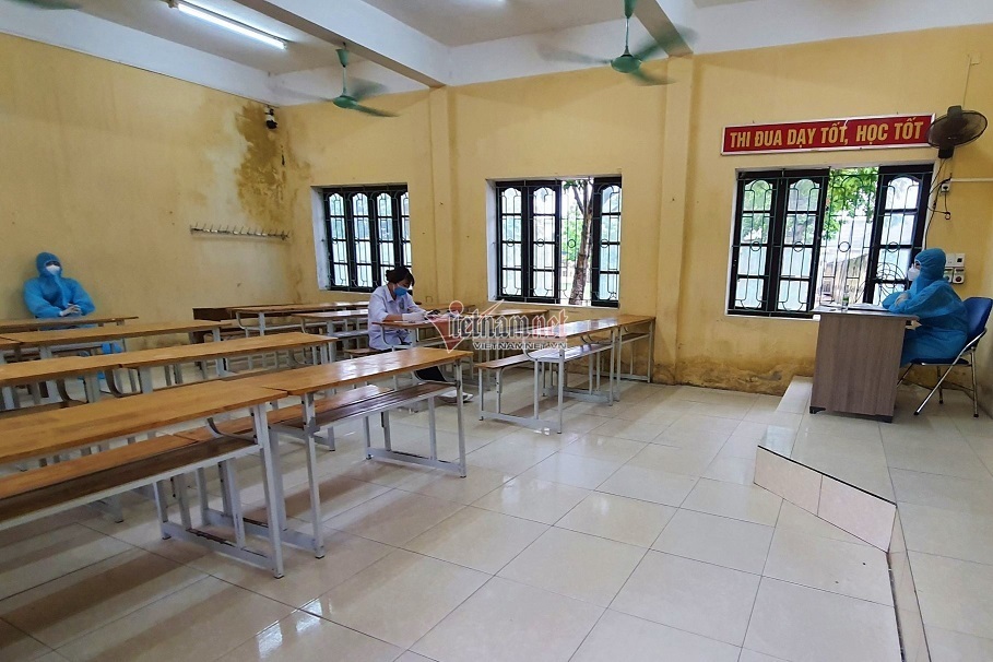 Phòng thi tốt nghiệp THPT đặc biệt: 3 cán bộ coi thi duy nhất 1 thí sinh 1 Phòng thi tốt nghiệp THPT đặc biệt: 3 cán bộ coi thi duy nhất 1 thí sinh 1