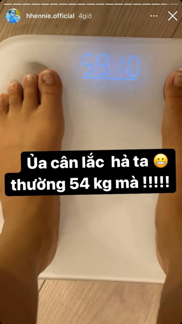 Một nàng hậu body ‘mê đắm’, ‘đẹp như tranh’ thì nay tăng 5kg vì Covid-19 2 Một nàng hậu body ‘mê đắm’, ‘đẹp như tranh’ thì nay tăng 5kg vì Covid-19 2