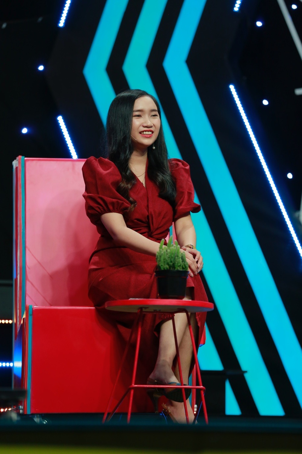 Showbiz hot 19/7: Ngô Diệc Phàm chê thành viên EXO ‘hôi nách’, Nữ chính show hẹn hò ủng hộ bạn trai ‘tòm tem’ bên ngoài 2 Showbiz hot 19/7: Ngô Diệc Phàm chê thành viên EXO ‘hôi nách’, Nữ chính show hẹn hò ủng hộ bạn trai ‘tòm tem’ bên ngoài 2