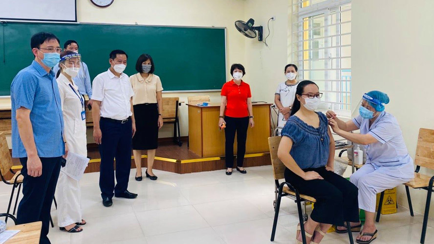 Hà Nội: Tiêm 72.388 mũi vắc xin ngừa Covid-19 trong ngày 29-7 2 Hà Nội: Tiêm 72.388 mũi vắc xin ngừa Covid-19 trong ngày 29-7 2
