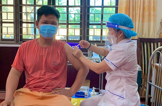 Hà Nội đang phấn đấu tăng tốc độ, diện bao phủ vắc xin phòng Covid-19. Hà Nội đang phấn đấu tăng tốc độ, diện bao phủ vắc xin phòng Covid-19.