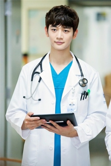 9 nam thần Kbiz khoác blouse trắng: Ahn Hyo Seop, Lee Dong Wook, Lee Jong Suk khiến fan muốn ‘khám bệnh’ luôn 7 9 nam thần Kbiz khoác blouse trắng: Ahn Hyo Seop, Lee Dong Wook, Lee Jong Suk khiến fan muốn ‘khám bệnh’ luôn 7