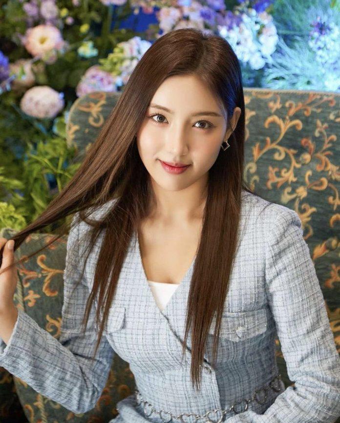 Chowon (LIGHTSUM) sinh ngày 16/9/2002 và sẽ tròn 19 tuổi vào năm nay.