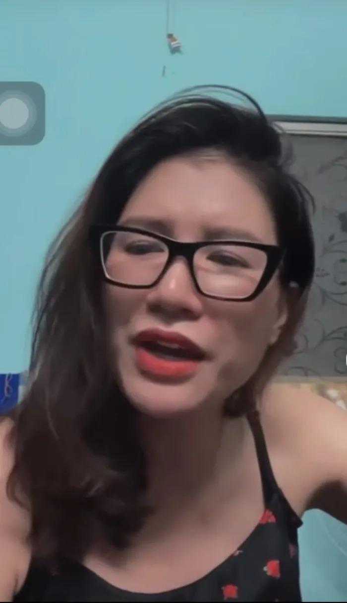 Trang Trần bất ngờ có động thái bắt chước CEO Đại Nam trên sóng livestream 3 Trang Trần bất ngờ có động thái bắt chước CEO Đại Nam trên sóng livestream 3