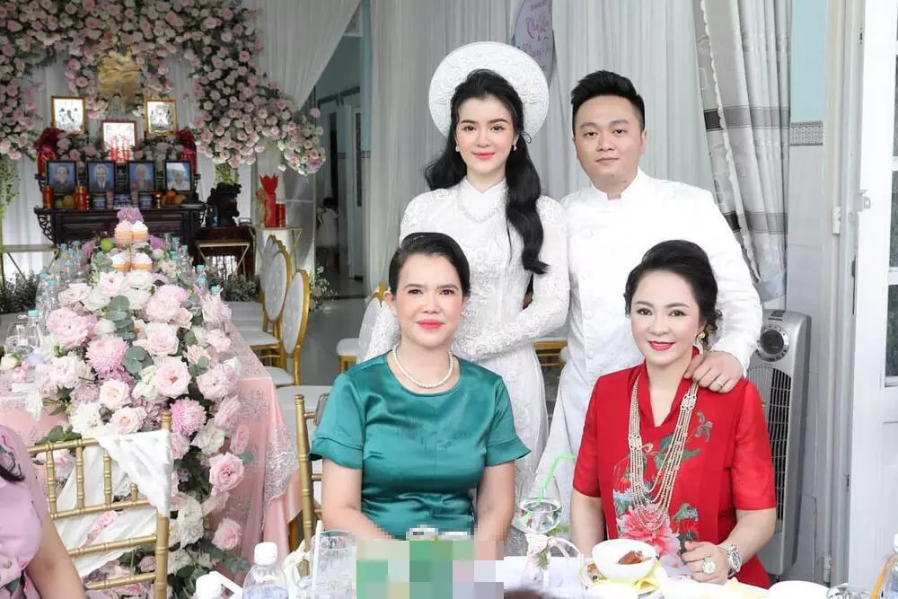 Bà Phương Hằng khoe tin vui ‘động trời’ sau ẩn ý ‘tạm khóa báo có’ với Thủy Tiên 1 Bà Phương Hằng khoe tin vui ‘động trời’ sau ẩn ý ‘tạm khóa báo có’ với Thủy Tiên 1