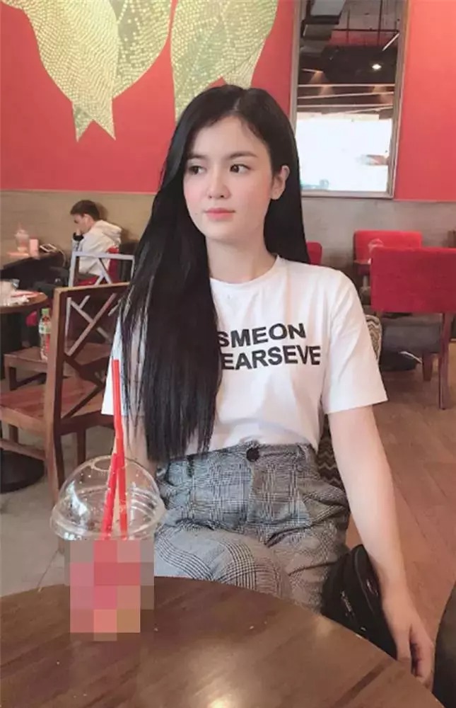 Bà Phương Hằng khoe tin vui ‘động trời’ sau ẩn ý ‘tạm khóa báo có’ với Thủy Tiên 2 Bà Phương Hằng khoe tin vui ‘động trời’ sau ẩn ý ‘tạm khóa báo có’ với Thủy Tiên 2