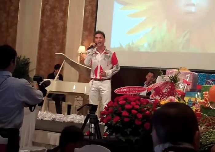 8 năm trước, Đàm Vĩnh Hưng từng được bà Phương Hằng ưu ái đến mức nào? 2 8 năm trước, Đàm Vĩnh Hưng từng được bà Phương Hằng ưu ái đến mức nào? 2