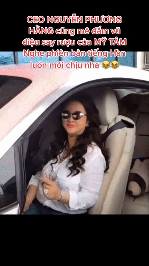 Bà Phương Hằng ‘khui’ cả showbiz nhưng lại ‘vì yêu cứ đâm đầu’ với 1 danh ca 20 năm trong nghề 3 Bà Phương Hằng ‘khui’ cả showbiz nhưng lại ‘vì yêu cứ đâm đầu’ với 1 danh ca 20 năm trong nghề 3