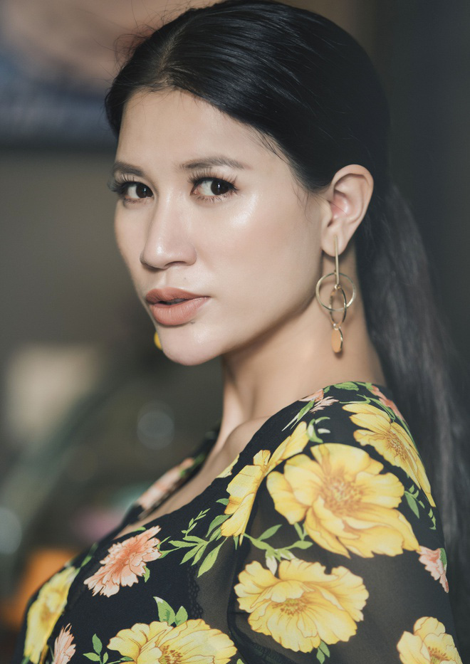 Trang Trần ‘gà mẹ’ bênh vực Vy Oanh, nhắc 'đòn' học vấn của bà Phương Hằng thẳng trên livestream 1 Trang Trần ‘gà mẹ’ bênh vực Vy Oanh, nhắc 'đòn' học vấn của bà Phương Hằng thẳng trên livestream 1