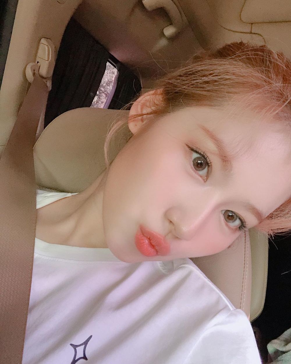 5 Idol Kpop nữ là con một trong nhà: Sana (TWICE), Jennie (BLACKPINK), Miyeon ((G)-IDLE),.. được cưng như 'trứng mỏng' 3 5 Idol Kpop nữ là con một trong nhà: Sana (TWICE), Jennie (BLACKPINK), Miyeon ((G)-IDLE),.. được cưng như 'trứng mỏng' 3