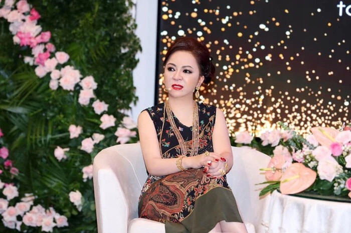 Luật sư bị tố ‘đi đường quyền’ với bà Phương Hằng ‘gánh’ hậu quả đầu tiên từ CĐM 1 Luật sư bị tố ‘đi đường quyền’ với bà Phương Hằng ‘gánh’ hậu quả đầu tiên từ CĐM 1