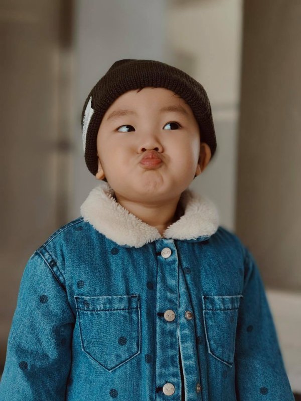 Mới 2 tuổi, bé Bo nhà Hòa Minzy đã học làm ‘hoàng tử mùa đông’, phong thái ‘ăn đứt’ sao hạng A 1 Mới 2 tuổi, bé Bo nhà Hòa Minzy đã học làm ‘hoàng tử mùa đông’, phong thái ‘ăn đứt’ sao hạng A 1