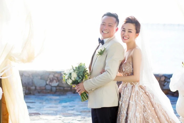 Lý lịch chủ tịch đứng sau khiến Vy Oanh nhấn mạnh 'không khoan nhượng' trước bà Phương Hằng 3 Lý lịch chủ tịch đứng sau khiến Vy Oanh nhấn mạnh 'không khoan nhượng' trước bà Phương Hằng 3