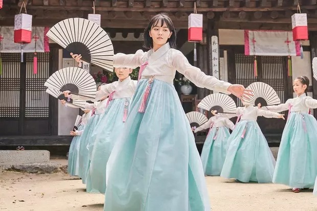 4 kỹ nữ Kbiz ‘đẹp nao lòng’ màn ảnh Hàn Quốc: Song Hye Kyo, Jang Dong Yoon một thời táo bạo 4