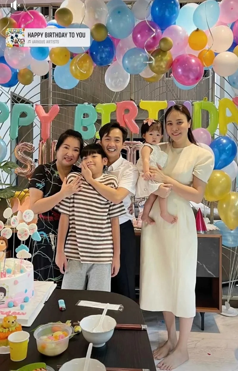 Showbiz 24h: MC Quyền Linh trở thành nạn nhân của trò trục lợi; Mỹ Tâm ngây người khi Hà Anh Tuấn 'tỏ tình' - Ảnh 1 Showbiz 24h: MC Quyền Linh trở thành nạn nhân của trò trục lợi; Mỹ Tâm ngây người khi Hà Anh Tuấn 'tỏ tình' - Ảnh 1