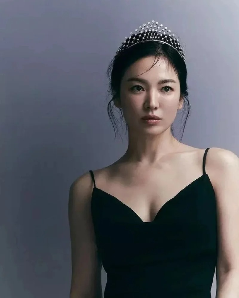 Showbiz 24h: Tự Long thành nạn nhân của chiêu thức lừa đảo, Song Hye Kyo lộ bằng chứng có tình mới - Ảnh 3 Showbiz 24h: Tự Long thành nạn nhân của chiêu thức lừa đảo, Song Hye Kyo lộ bằng chứng có tình mới - Ảnh 3