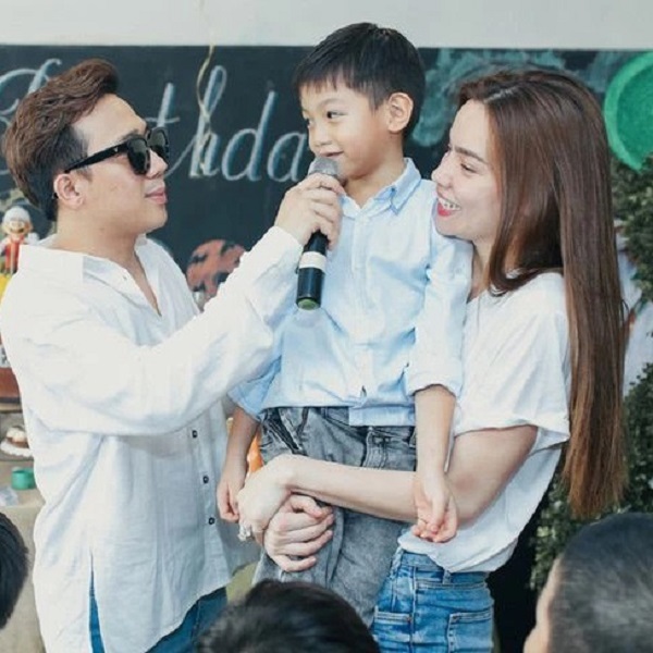 Trấn Thành từng gặp con trai của Hồ Ngọc Hà tại một chương trình talkshow vào đầu năm 2022. Ảnh: FBNV Trấn Thành từng gặp con trai của Hồ Ngọc Hà tại một chương trình talkshow vào đầu năm 2022. Ảnh: FBNV
