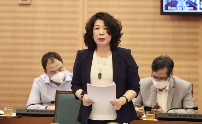 Phó Giám đốc Sở Văn hóa và Thể thao Trần Thị Vân Anh báo cáo tại cuộc họp