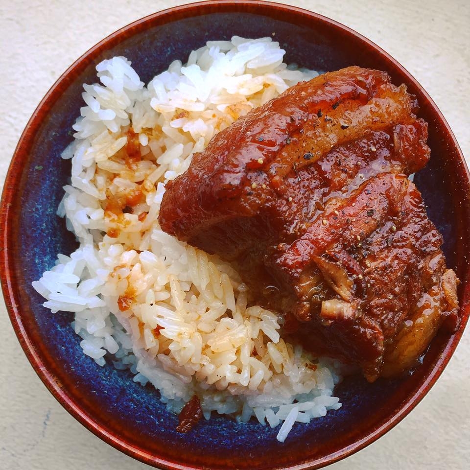 Thịt om coca là món ăn lạ miệng, được trẻ nhỏ ưa thích. Ảnh minh họa