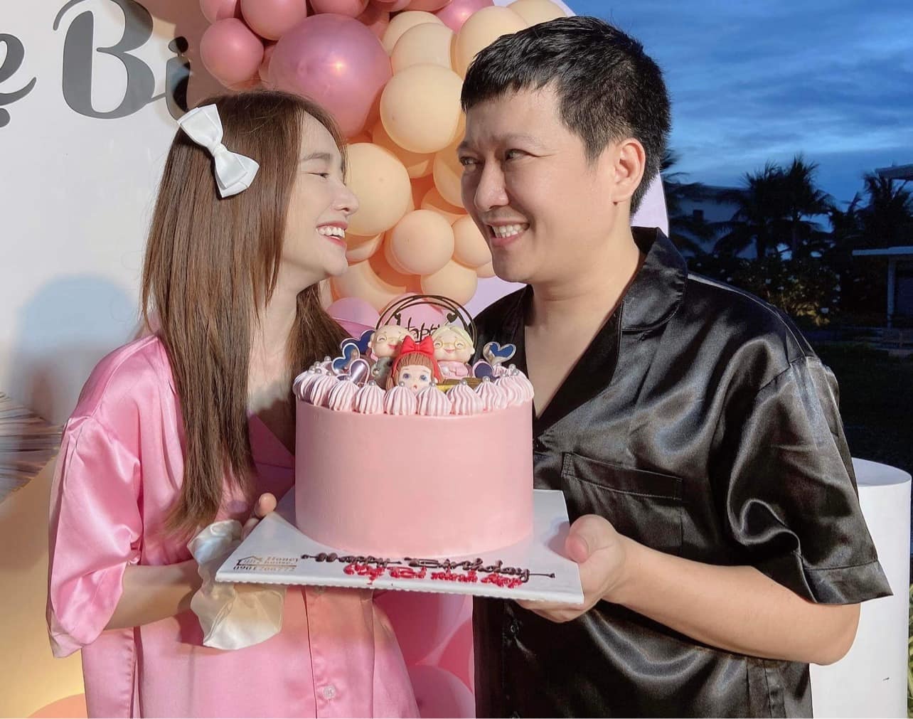 Showbiz 17/3: Nhã Phương phát hiện điểm 'nham hiểm' của Trường Giang, Ngô Thanh Vân và Huy Trần làm từ thiện trước đám cưới - Ảnh 2