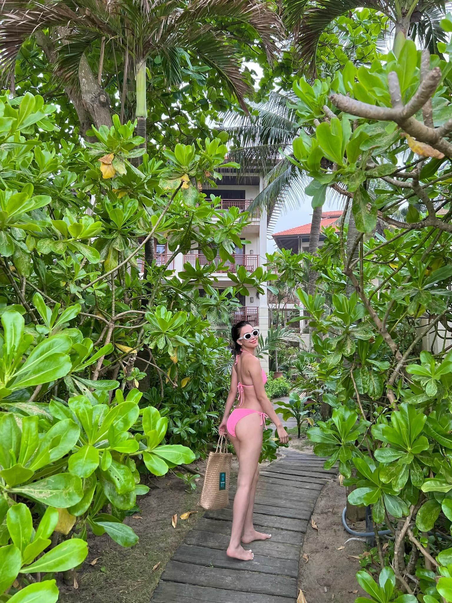 Showbiz 20/3: Đàm Thu Trang ‘thái độ’ khi Cường Đô la vướng ồn ào 'tiểu tam', hoa hậu Tiểu Vy đăng ảnh táo bạo - Ảnh 3