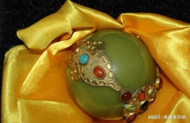 Cung nữ trộm gối của Từ Hi Thái hậu giấu đi, 64 năm sau con cháu rạch gối thấy bí mật rúng động - Ảnh 3