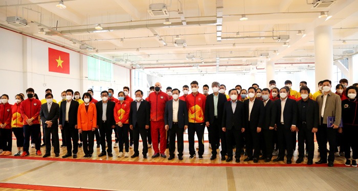 Bí thư Thành ủy Đinh Tiến Dũng thăm đội tuyển đấu kiếm Việt Nam tại Trung tâm huấn luyện và thi đấu TDTT Hà Nội