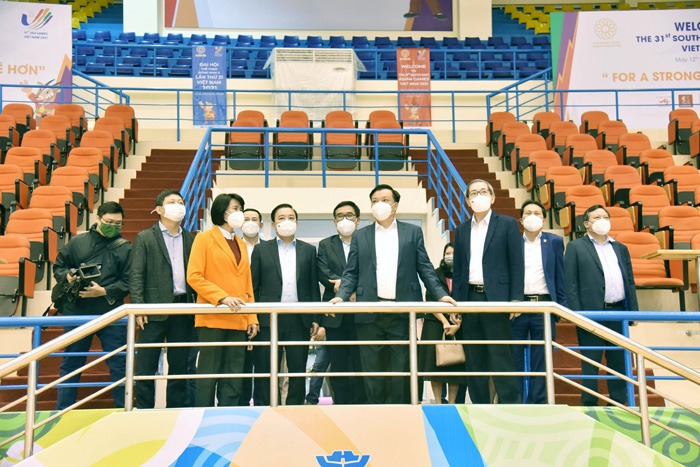 Bí thư Thành ủy Đinh Tiến Dũng kiểm tra cơ sở vật chất tại Cung thể thao Quần Ngựa