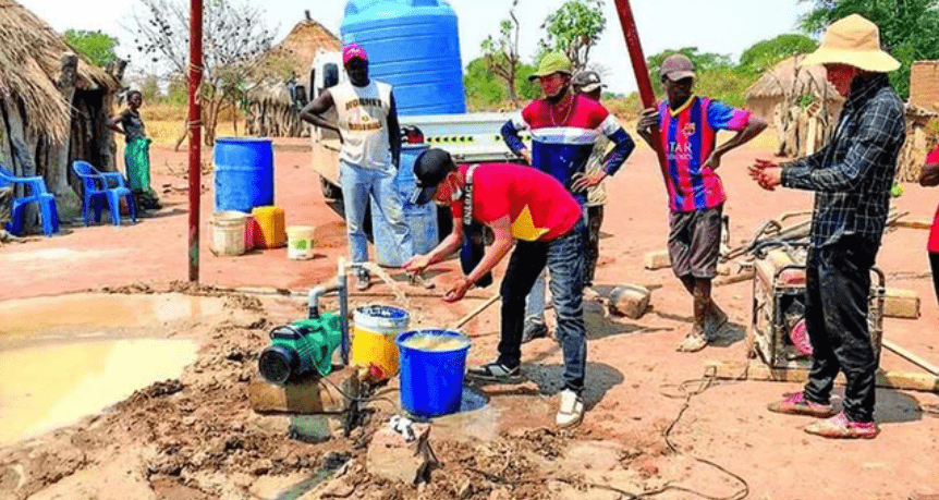 Quang Linh đem bao nhiêu tài sản về cho mẹ sau 6 năm thiện nguyện ở châu Phi? - Ảnh 4