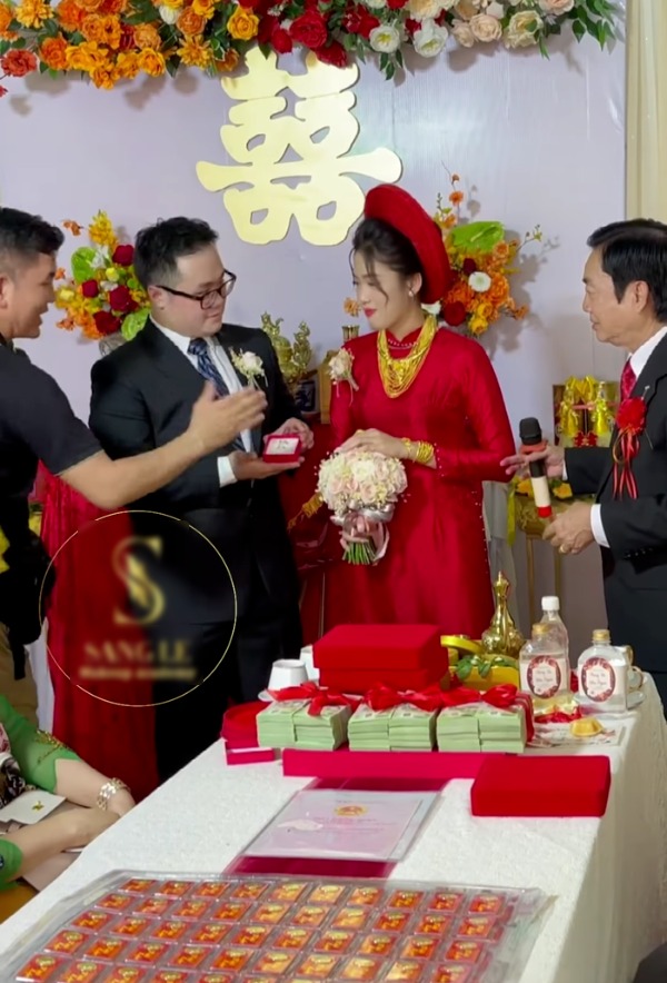 Câu dâu sướng nhất Đồng Tháp: Hưởng 20 cây vàng, 200 triệu tiền mặt, 1ha đất bạc tỷ - Ảnh 4 Câu dâu sướng nhất Đồng Tháp: Hưởng 20 cây vàng, 200 triệu tiền mặt, 1ha đất bạc tỷ - Ảnh 4