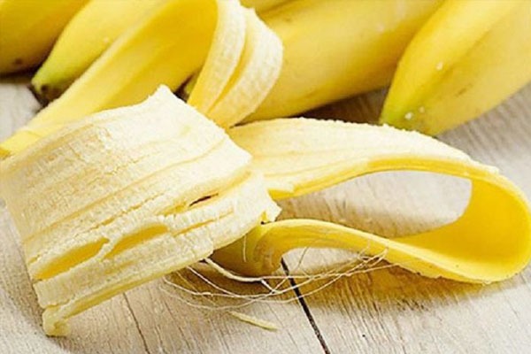 Tips: Chà vỏ chuối lên chân, chỉ vài lần đã ra công dụng bất ngờ thế này? - Ảnh 2 Tips: Chà vỏ chuối lên chân, chỉ vài lần đã ra công dụng bất ngờ thế này? - Ảnh 2