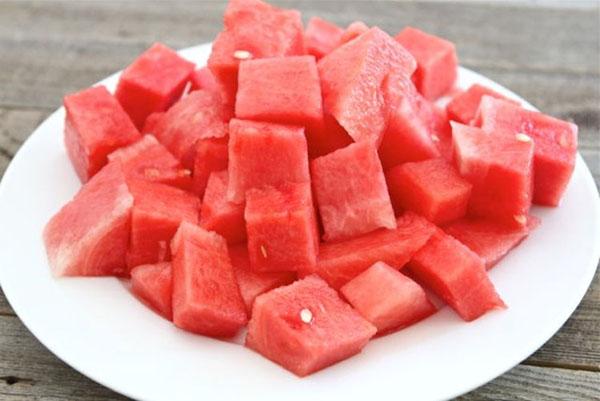 Ăn dưa hấu vào mùa hè là ‘bá cháy’ nhưng lưu ý 3 điều cấm kỵ khi ăn loại quả này - Ảnh 2