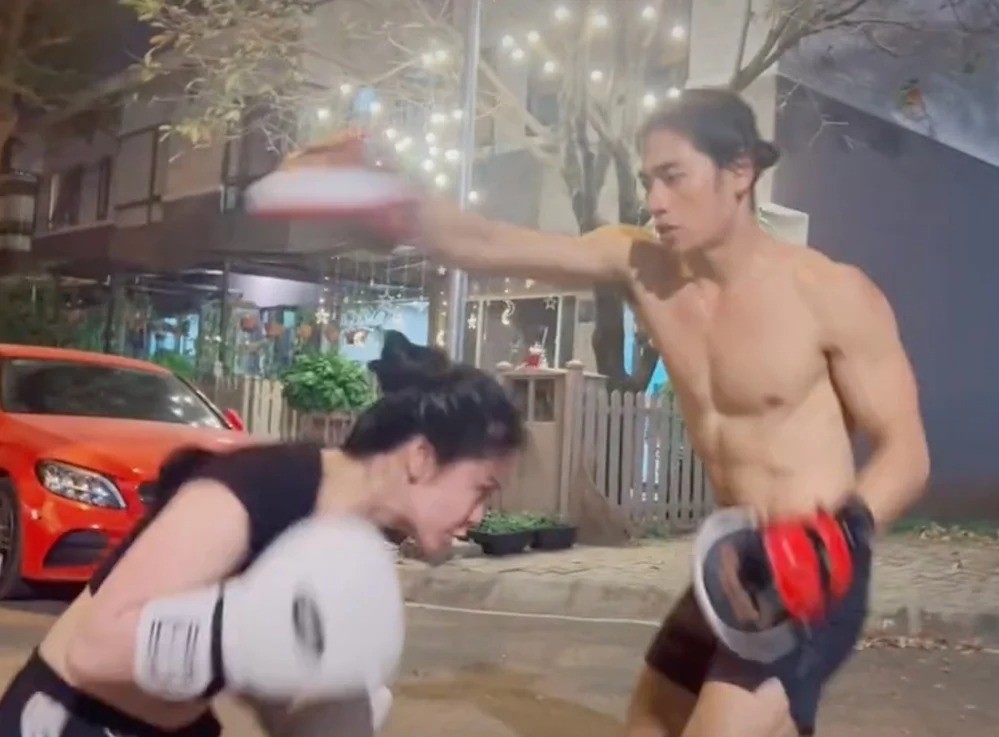 Showbiz 20/4: 'Người qua đường' vô tình vạch trần Hồ Ngọc Hà, Nhật Kim Anh bị phát hiện bên trai trẻ - Ảnh 3 Showbiz 20/4: 'Người qua đường' vô tình vạch trần Hồ Ngọc Hà, Nhật Kim Anh bị phát hiện bên trai trẻ - Ảnh 3