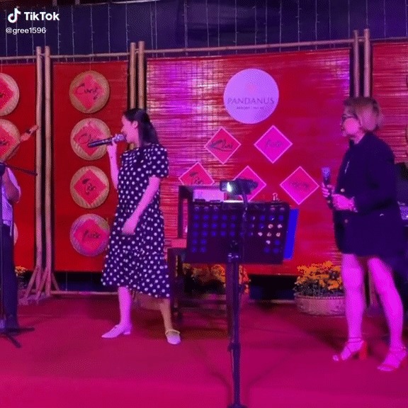 Võ Hạ Trâm chiếm spotlight vì giọng ca khủng Võ Hạ Trâm chiếm spotlight vì giọng ca khủng