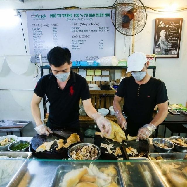 Quán luôn đắt khách. Ảnh: Dân Việt