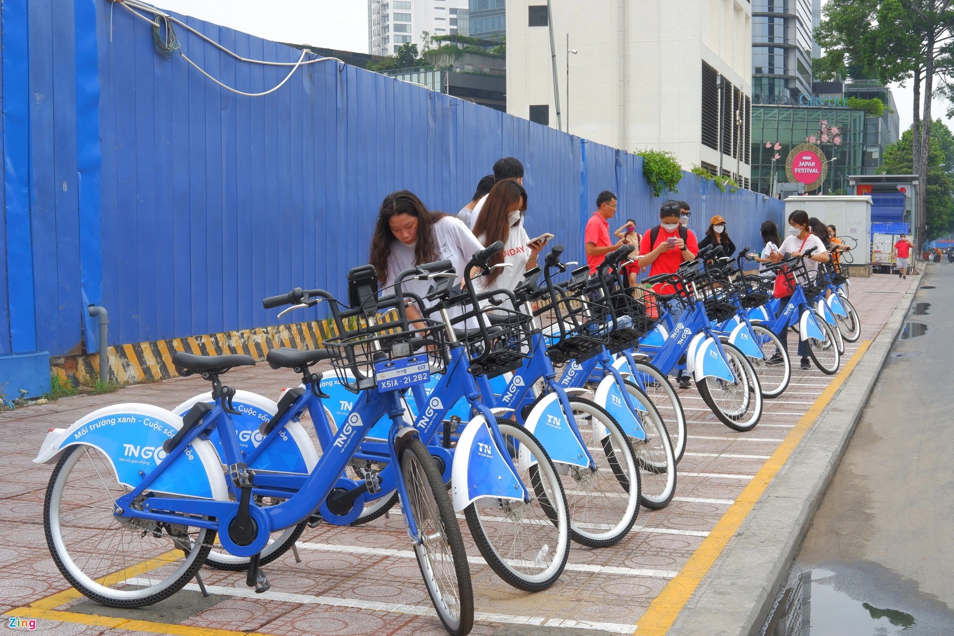 Nhiều người dân tại TP.HCM quyết định ở lại thành phố tận hưởng nghỉ lễ. Ảnh: Zing