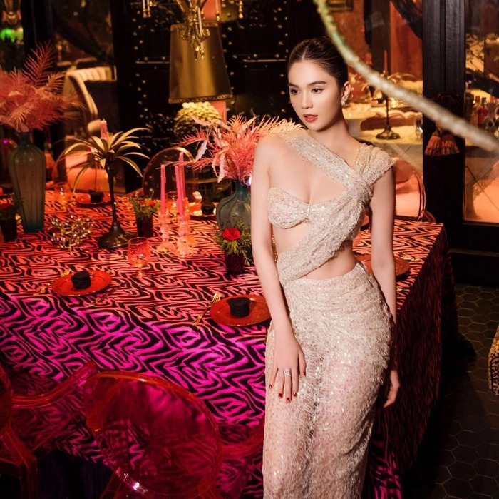 Ngọc Trinh diện chiếc váy vô cùng cuốn hút