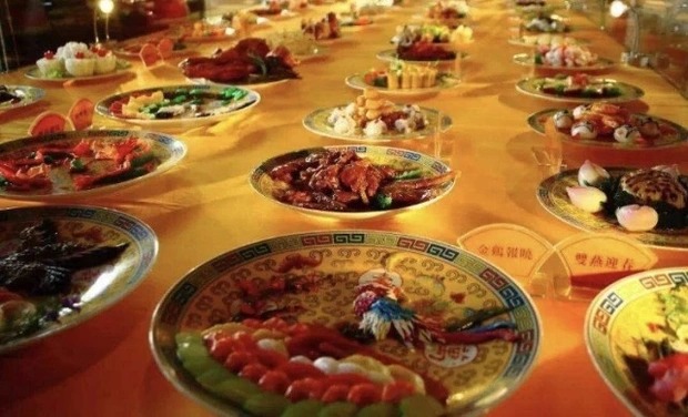 Hoàng đế nhà Thanh có bữa ăn gây choáng váng thế nào? Người ăn xa xỉ nhất lịch sử Trung Hoa lại là ‘bà’? 4