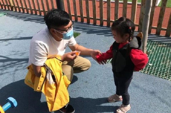 Trường mầm non diễn tập bắt cóc, 20 bé theo người lạ, GV gọi khản cổ cũng không về - Ảnh 3