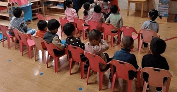 Trường mầm non diễn tập bắt cóc, 20 bé theo người lạ, GV gọi khản cổ cũng không về - Ảnh 2