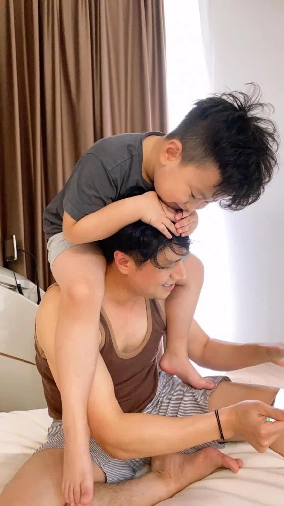 Showbiz 11/4: H'Hen Niê bị dân trong nghề 'coi thường', Việt Anh cam chịu bị người thừa kế 'đè đầu cưỡi cổ' - Ảnh 2 Showbiz 11/4: H'Hen Niê bị dân trong nghề 'coi thường', Việt Anh cam chịu bị người thừa kế 'đè đầu cưỡi cổ' - Ảnh 2