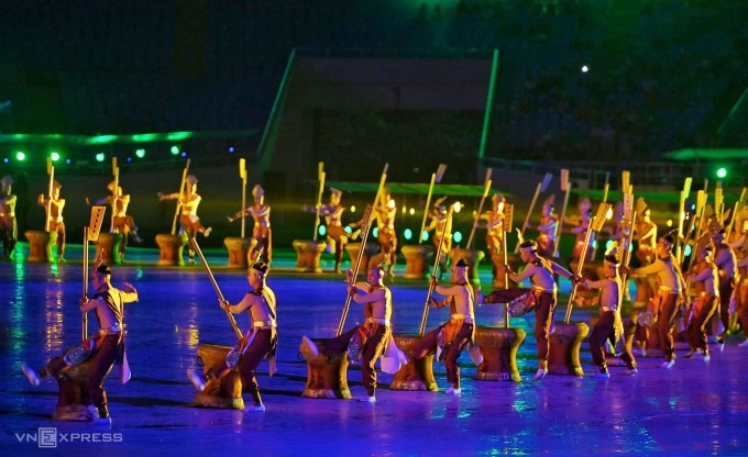 Màn trình diễn trống đồng. Ảnh: Vnexpress