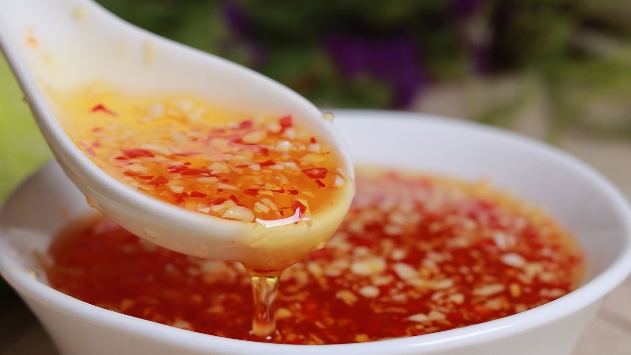 Công thức pha nước mắm tỏi ớt chấm nem, bún, thịt chiên ngon như ngoài hàng - Ảnh 2